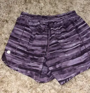 Lululemon Hotty Hots Low-Rise 4” thumbnail 1
