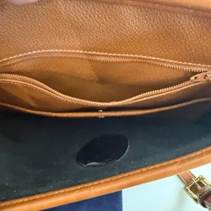 Dooney &‎ Bourke All Weather Leather Crossbody Bag Black Vintage Made USA thumbnail 9