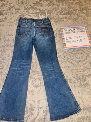 Wrangler High-Rise Flare Jeans in Medium Blue Wash size 25 x 30 NWOT thumbnail 2