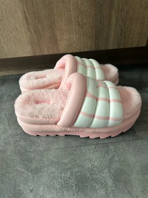 UGG Maxi Slide Slippers Logo Pink Scallop Women’s Size 8 NEW thumbnail 4