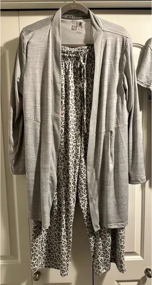 Muklucks Women’s Lounge Wear Set Size L thumbnail 4