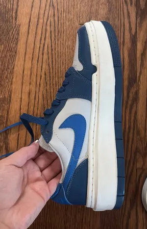 Nike Sneakers!! thumbnail 1