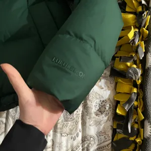Lululemon Wunder Puff Cropped Jacket Everglades Green Size 2 thumbnail 2