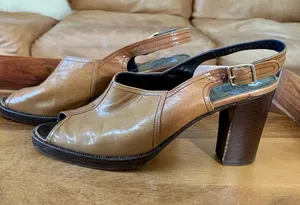 Vintage Woolf Brothers Brown Heels Size 6 thumbnail 1