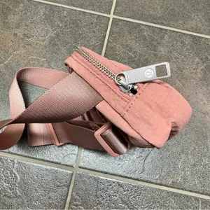 Lululemon Everywhere Belt Bag Fanny Pack *1L Deco Pink thumbnail 9