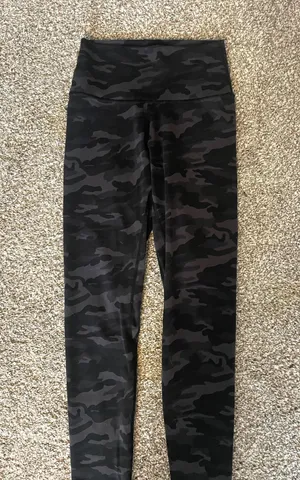 Colorfulkoala Black Camo Leggings thumbnail 1