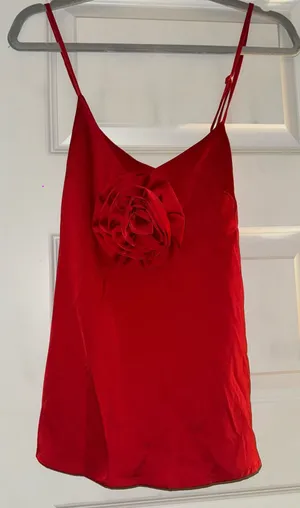 Red silk tank Size M thumbnail 1