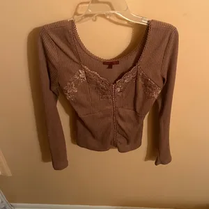 Buckle Red by BKE Metallic Lace Top in Cognac thumbnail 5
