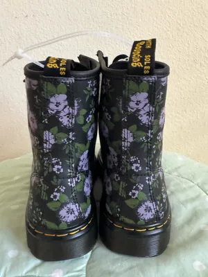 NEW Dr. Martens Zavala boots feature a black "Primrose Floral" Womens size 5 thumbnail 7