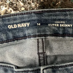 Old Navy High Rise Super Skinny Women’s Size 14 Blue Jeans thumbnail 3