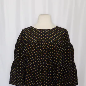 MADEWELL Silk Black Gold Heart Flip Button Back Tiered Top Blouse X-Small thumbnail 3