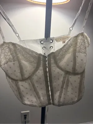 La Hearts White Lace Corset-Style Bustier Crop Top thumbnail 2
