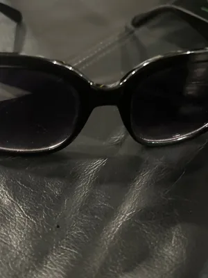 Guess Black Cat-Eye Sunglasses with Pink Corner Accents thumbnail 12