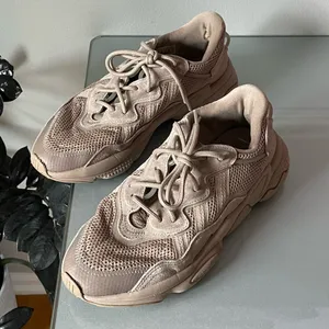 adidas Ozweego Chalky Brown Low Top Lace-Up Mesh Sneakers Rubber Sole GW9135 thumbnail 1