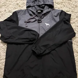 Victoria’s Secret Pink Gray and Black Hooded Windbreaker Size M/L thumbnail 13