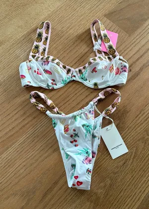 Amanda uprichard bikini thumbnail 1