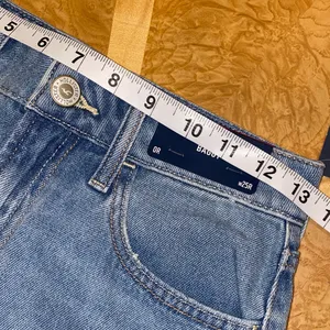 NWT!! Hollister Ultra High Rise Baggy Jeans Size 25R / 0R thumbnail 4