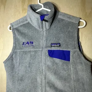 Patagonia Women’s Cozy Gray Fleece Vest‎ with Blue Detail Size Large thumbnail 2