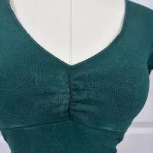 Dark green ruched short sleeve crop top Size XS thumbnail 2