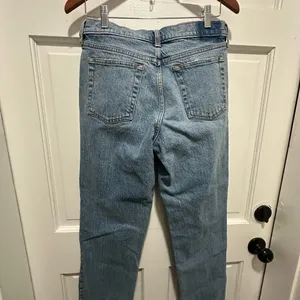 NWOT Abercrombie & Fitch Mid Rise Straight Vintage Wash Denim Jeans 8 thumbnail 4