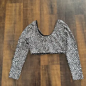 Albion Fit Leopard Bella Crop Long Sleeve Swim Top Size M thumbnail 3