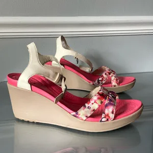 Crocs Women’s Floral Wedge Sandals Pink Cream Ankle Strap Comfort Size W11 thumbnail 4