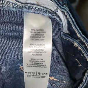 White House Black Market Blanc 4 cropped distressed jeans thumbnail 3