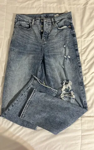 Old Navy Extra High-Rise Sky Hi Straight Jeans thumbnail 1
