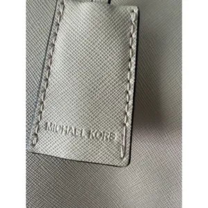 Michael Kors Handbag Light Blush PInk with Gold Accents Lock‎ And Key Large thumbnail 3