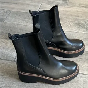 Soda Black Ankle Boots with Brown Sole thumbnail 4