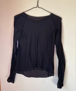 Lululemon Vented Black Stripe Long Sleeve Top size 8 with monkey thumbs​​​ thumbnail 3