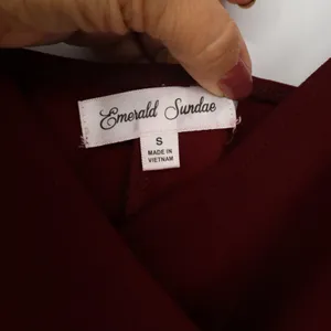 Emerald Sundae Maxi Dress Womens S Burgundy Wrap Front High Slit Excellent thumbnail 2