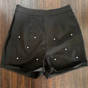 SHEIN Black High Waist Pearl-Embellished Shorts thumbnail 2