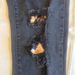Judy Blue 7/28 Leopard Patch Black High Rise Ripped Skinny Jeans JB82168BK thumbnail 8