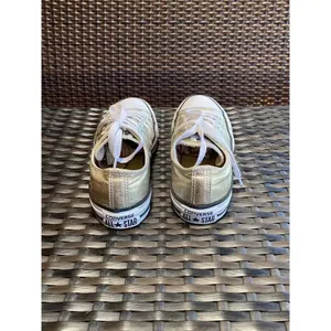 Converse women’s size 6 thumbnail 2