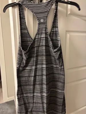 Lululemon tank top thumbnail 2