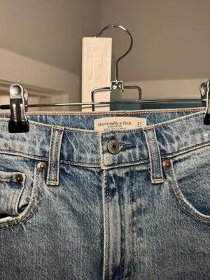 Abercrombie High-Rise Relaxed 90s Jeans thumbnail 4