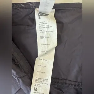 Fabletics Women’s Kali Run Jacket Size M Hooded Packable Lightweight Nylon Vent thumbnail 3