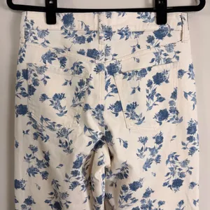 Old Navy OG Loose High Rise Floral Toile Jeans Blue Cream Tall 4 thumbnail 5