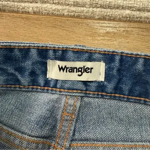 NWT Wrangler Bonnie 683 Loose Flare Jeans Women’s Size 27 32” Inseam Medium Wash thumbnail 10