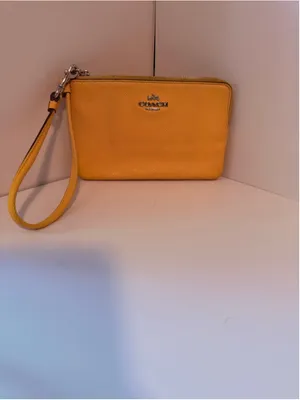 Coach Corner Zip Wristlet 58032 Yellow Crossgrain Leather EUC thumbnail 7
