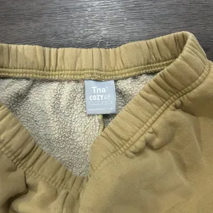Aritzia TNA “Comfy AF” Sweat shorts thumbnail 2