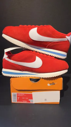 Women’s Nike Cortez size 7W thumbnail 2