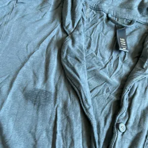Skims blue button front shirt sleeve pajama top thumbnail 3