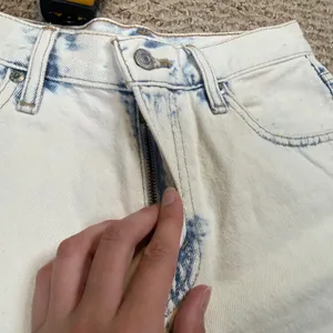 Levis Premium High Baggy Shorts Light Acid Wash Denim W25 Summer Minimalist thumbnail 10