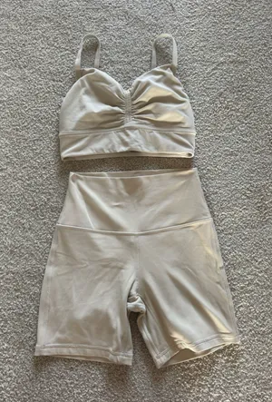 Lululemon beige set thumbnail 1