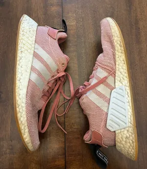 Adidas NMD R2 Women’s 8.5 Sneakers Shoes Running Ash Pink thumbnail 1