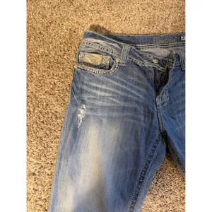 Miss Me JW5824P Cuffed Capri Jeans Light Wash Distressed Blue Denim Size 33 thumbnail 2