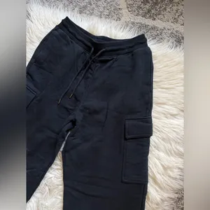 UNIQLO cargo sweatpants thumbnail 6