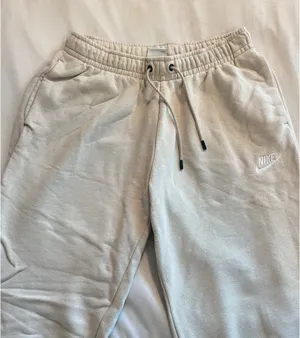 Nike Sweatpants thumbnail 1